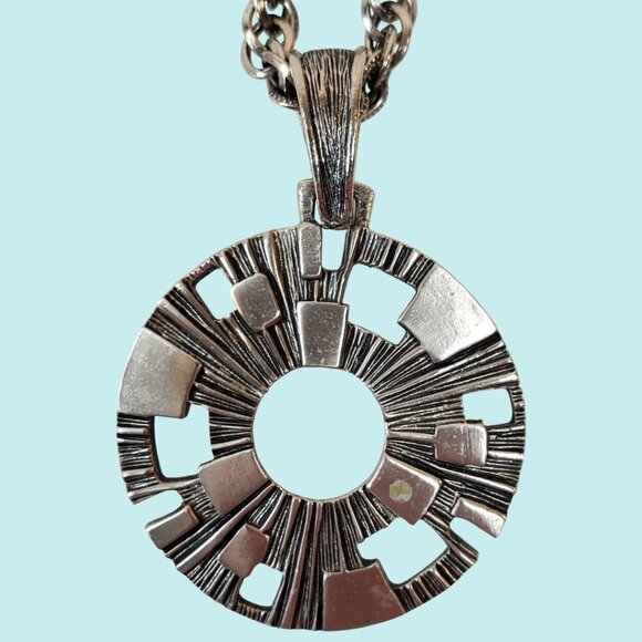 Sarah Coventry Silver Tone Pendant Necklace 22" Chain - Picture 2 of 8